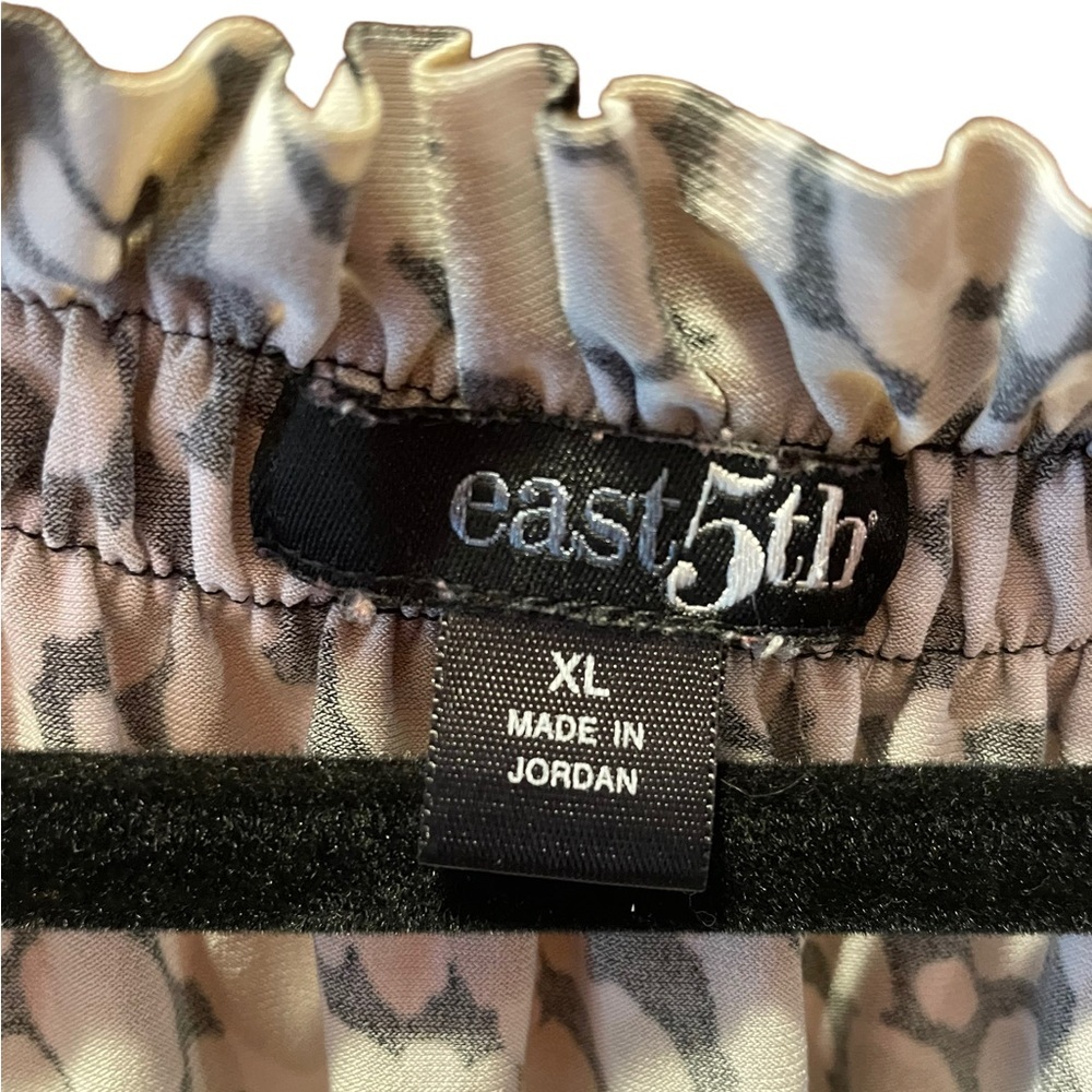 East 5th woman’s abstract patterned top, short sleeve, peplum, size XL - Picture 4 of 5